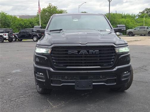Diamond Black Crystal Pearlcoat 2026 RAM 1500 Laramie