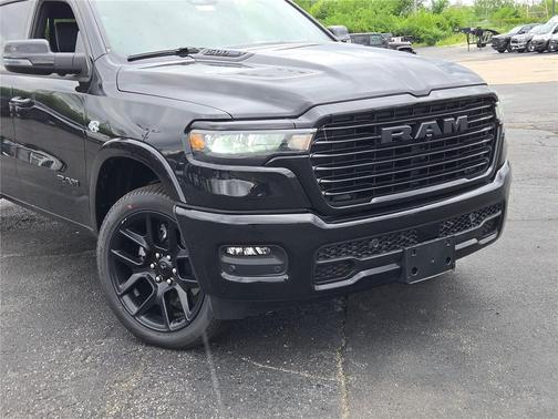 Diamond Black Crystal Pearlcoat 2026 RAM 1500 Laramie