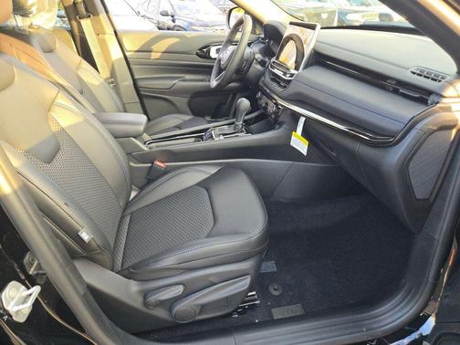 Diamond Black Crystal Pearlcoat 2026 Jeep Compass Latitude
