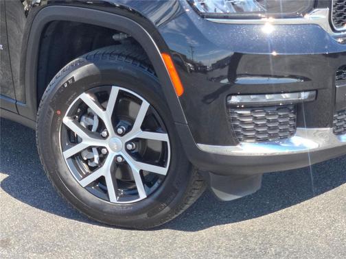 Diamond Black Crystal Pearlcoat 2025 Jeep Grand Cherokee L Limited