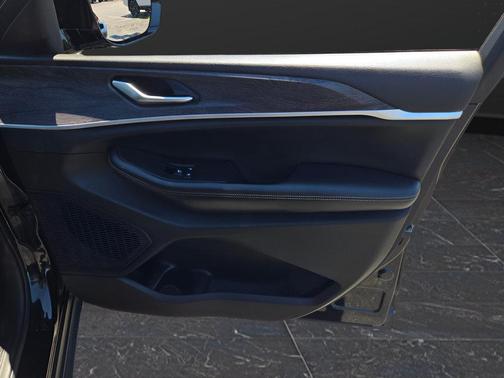 Diamond Black Crystal Pearlcoat 2023 Jeep Grand Cherokee L Limited