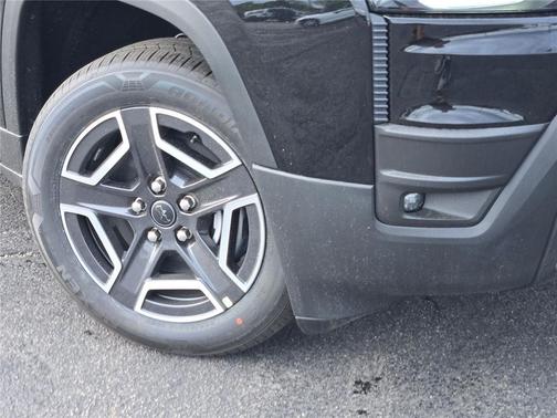 Diamond Black Crystal Pearlcoat 2026 Jeep Cherokee Laredo 4x4