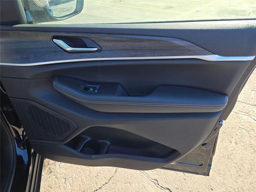 2026 Jeep Grand Cherokee Altitude