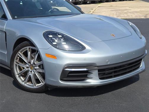 2018 Porsche Panamera 4