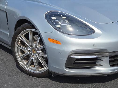 2018 Porsche Panamera 4