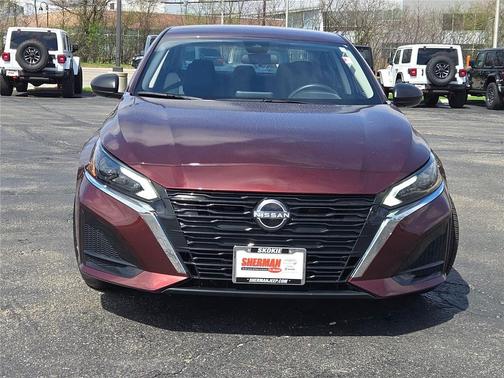 Garnet Pearl Metallic 2025 Nissan Altima SV FWD