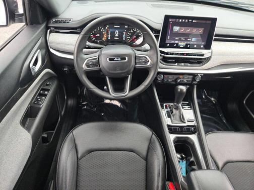 Bright White Clearcoat 2024 Jeep Compass Latitude