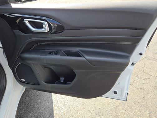 Bright White Clearcoat 2023 Jeep Compass High Altitude