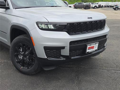 Silver Zynith 2025 Jeep Grand Cherokee L Altitude