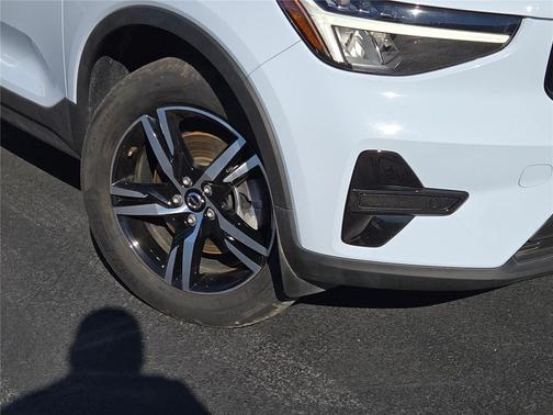 2024 Volvo XC40 B5 Core Bright Theme