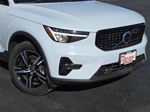 2024 Volvo XC40 B5 Core Bright Theme