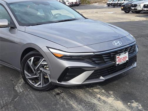 2025 Hyundai ELANTRA SEL