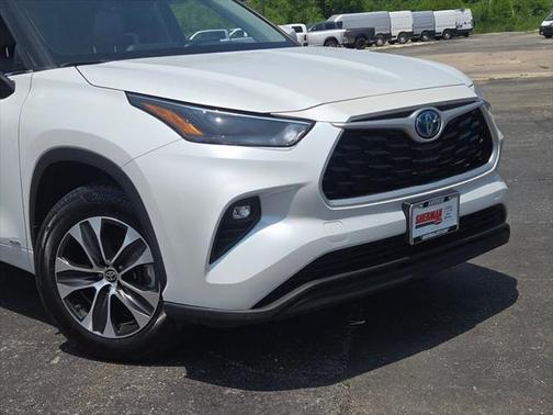 2022 Toyota Highlander Hybrid XLE
