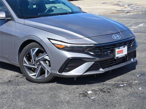 2025 Hyundai ELANTRA SEL