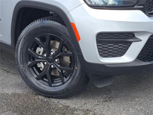 Silver Zynith 2024 Jeep Grand Cherokee Altitude