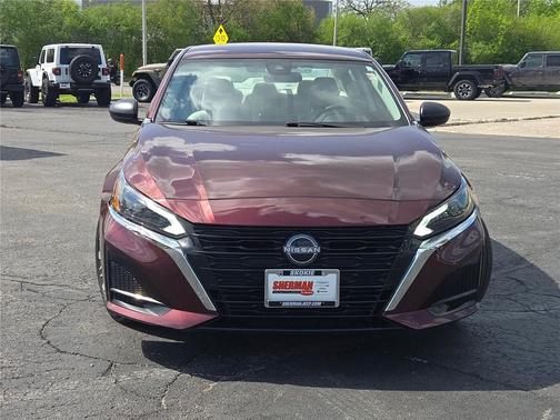 Garnet Pearl Metallic 2025 Nissan Altima SV FWD