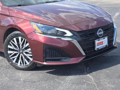 Garnet Pearl Metallic 2025 Nissan Altima SV FWD