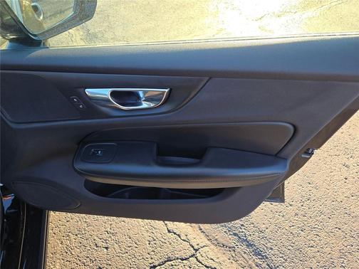 2020 Volvo S60 T5 Momentum