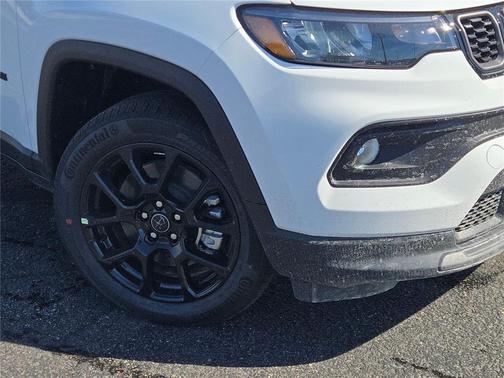 Bright White Clearcoat 2026 Jeep Compass Latitude