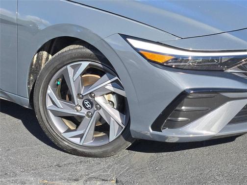 2025 Hyundai ELANTRA SEL