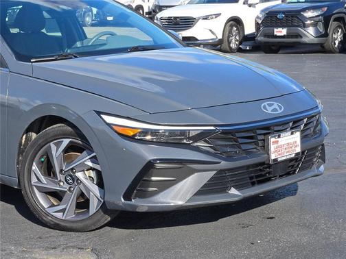 2025 Hyundai ELANTRA SEL