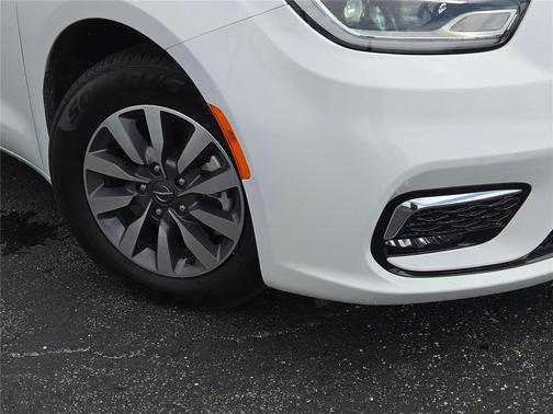 Bright White Clearcoat 2024 Chrysler Pacifica Hybrid Select