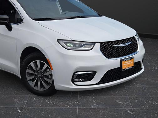 Bright White Clearcoat 2024 Chrysler Pacifica Hybrid Select