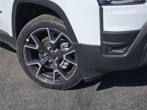 Bright White Clearcoat 2026 Jeep Cherokee Overland