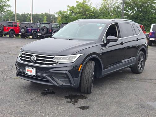 Platinum Gray Metallic 2024 Volkswagen Tiguan 2.0T SE