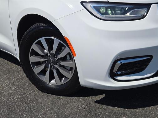 Bright White Clearcoat 2023 Chrysler Pacifica Hybrid Touring L