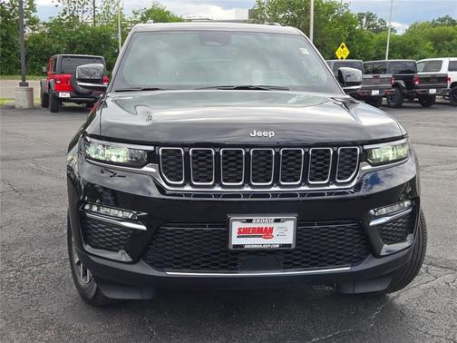 Diamond Black Crystal Pearlcoat 2025 Jeep Grand Cherokee Limited