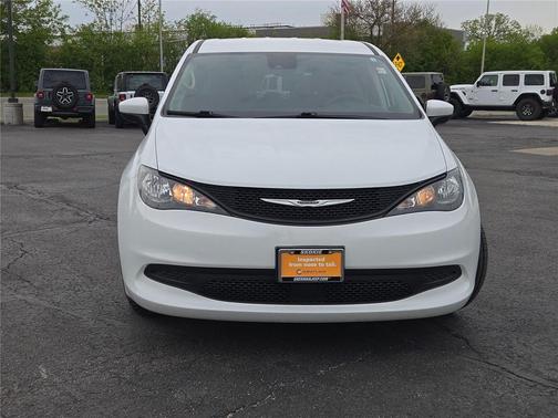 Bright White Clearcoat 2023 Chrysler Voyager LX