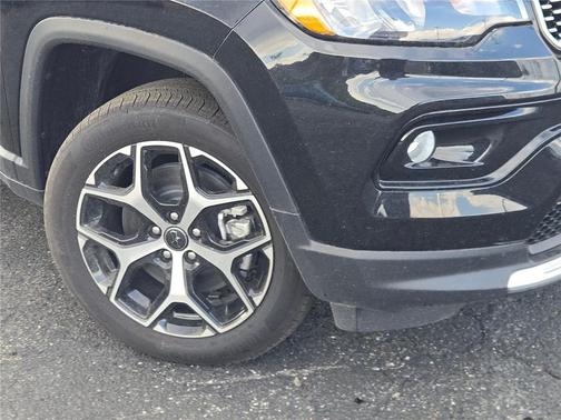 Diamond Black Crystal Pearlcoat 2026 Jeep Compass Limited