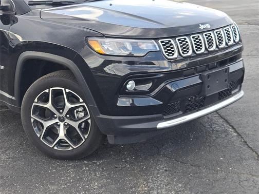 Diamond Black Crystal Pearlcoat 2026 Jeep Compass Limited