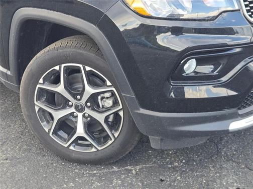 Diamond Black Crystal Pearlcoat 2026 Jeep Compass Limited