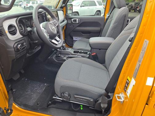 Goldilocks 2026 Jeep Wrangler 4-Door Sahara 4x4