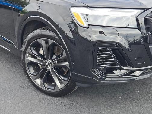 2025 Audi Q7 55 Premium Plus