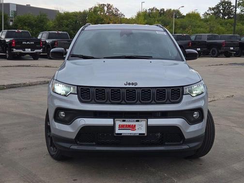 Silver Zynith Metallic Clearcoat 2026 Jeep Compass Latitude