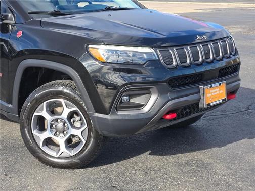 Diamond Black Crystal Pearlcoat 2022 Jeep Compass Trailhawk