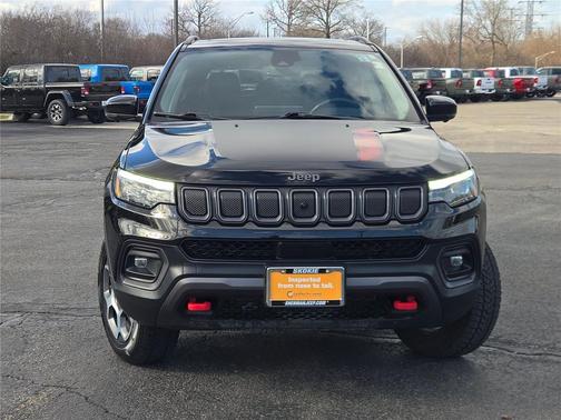 Diamond Black Crystal Pearlcoat 2022 Jeep Compass Trailhawk