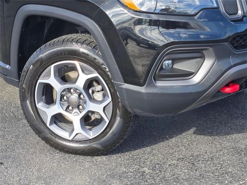 Diamond Black Crystal Pearlcoat 2022 Jeep Compass Trailhawk