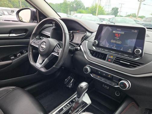 Brilliant Silver Metallic 2024 Nissan Altima SR FWD
