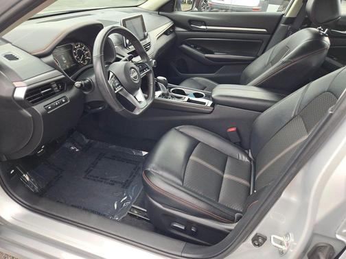Brilliant Silver Metallic 2024 Nissan Altima SR FWD