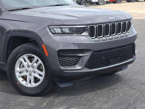 Baltic Gray Metallic Clearcoat 2024 Jeep Grand Cherokee Laredo