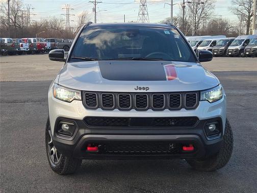 Silver Zynith Metallic Clearcoat 2025 Jeep Compass Trailhawk