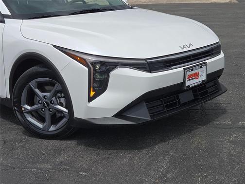 Snow White Pearl 2025 Kia K4 LXS