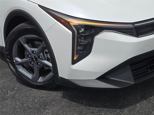 Snow White Pearl 2025 Kia K4 LXS