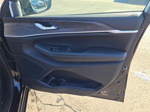 2026 Jeep Grand Cherokee Altitude