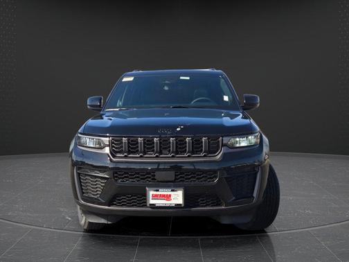 Diamond Black Crystal Pearlcoat 2026 Jeep Grand Cherokee Altitude