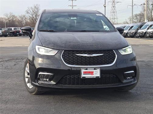 Diamond Black Crystal Pearlcoat 2026 Chrysler Pacifica L